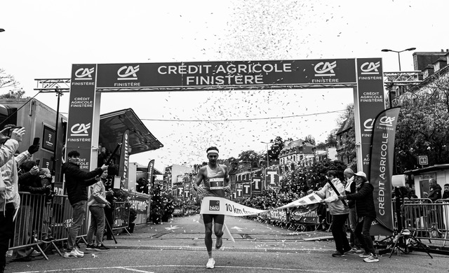 1er arrivé noir et blanc